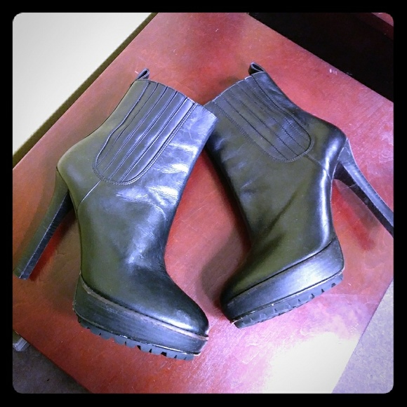 Michael Kors Heeled Leather Boots - Picture 1 of 8